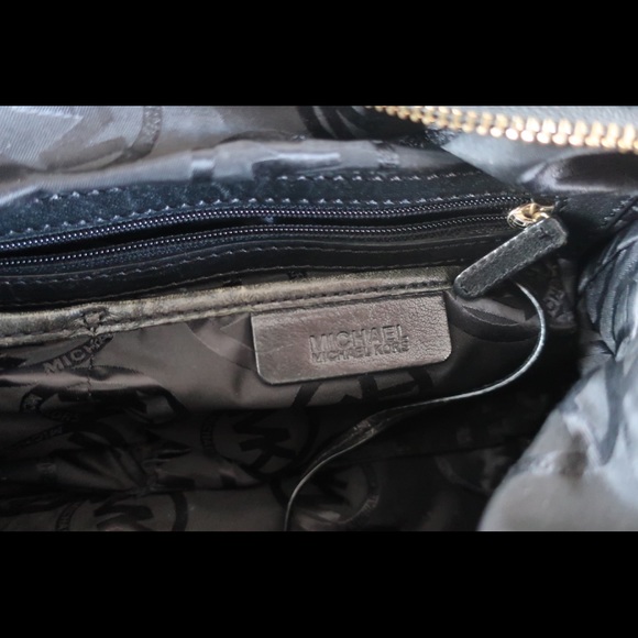 *Pending sale* Michael Kors leather handbag purse crossbody bag - Picture 9 of 17